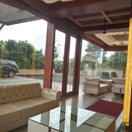Mnr Resort Piparia Bagian luar foto