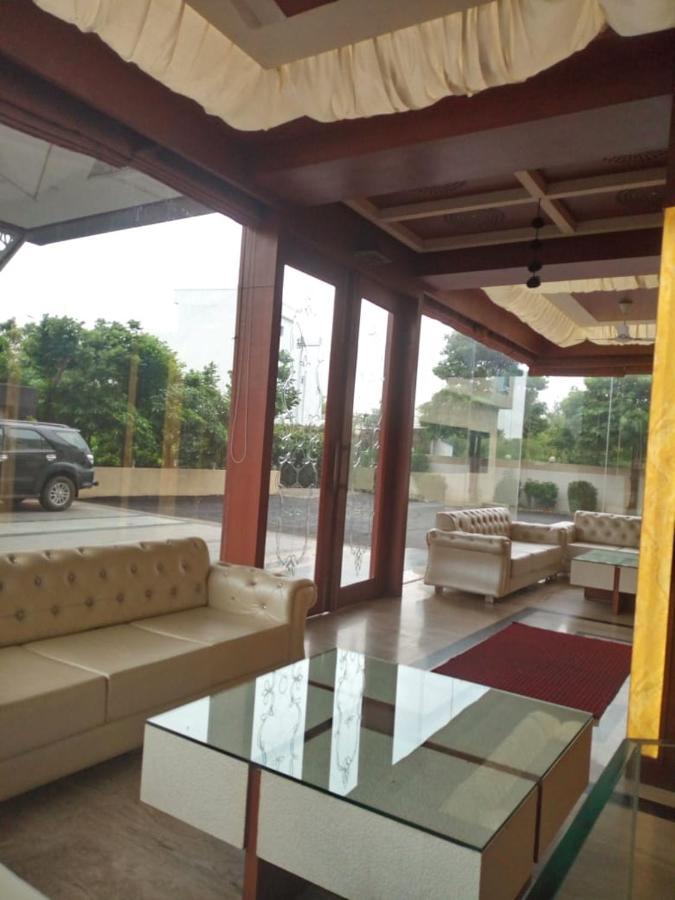 Mnr Resort Piparia Bagian luar foto