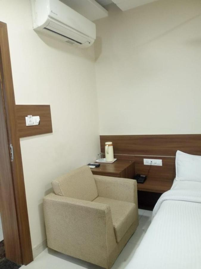 Mnr Resort Piparia Bagian luar foto