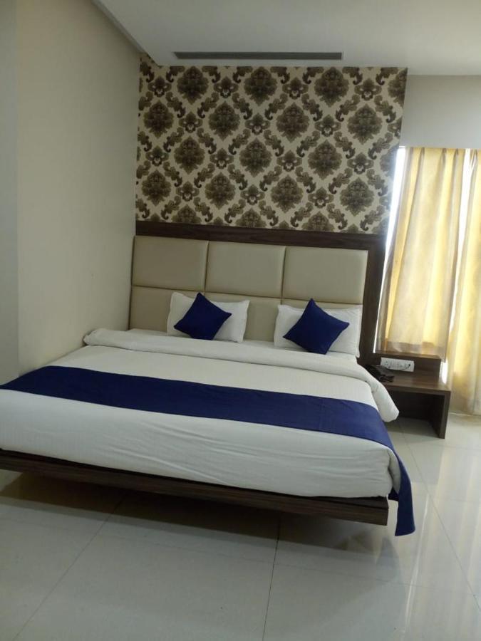 Mnr Resort Piparia Bagian luar foto
