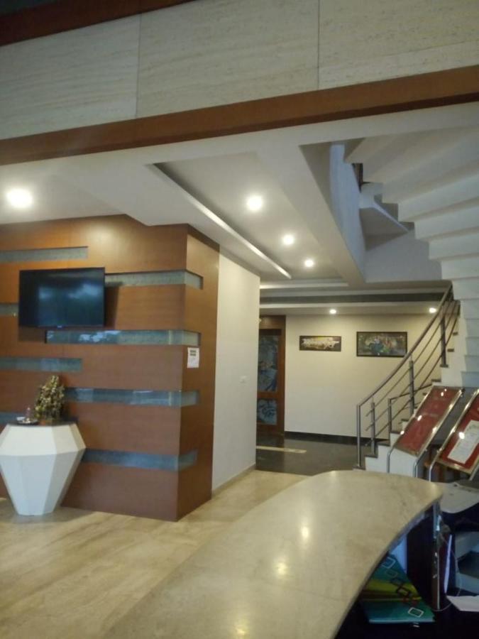 Mnr Resort Piparia Bagian luar foto