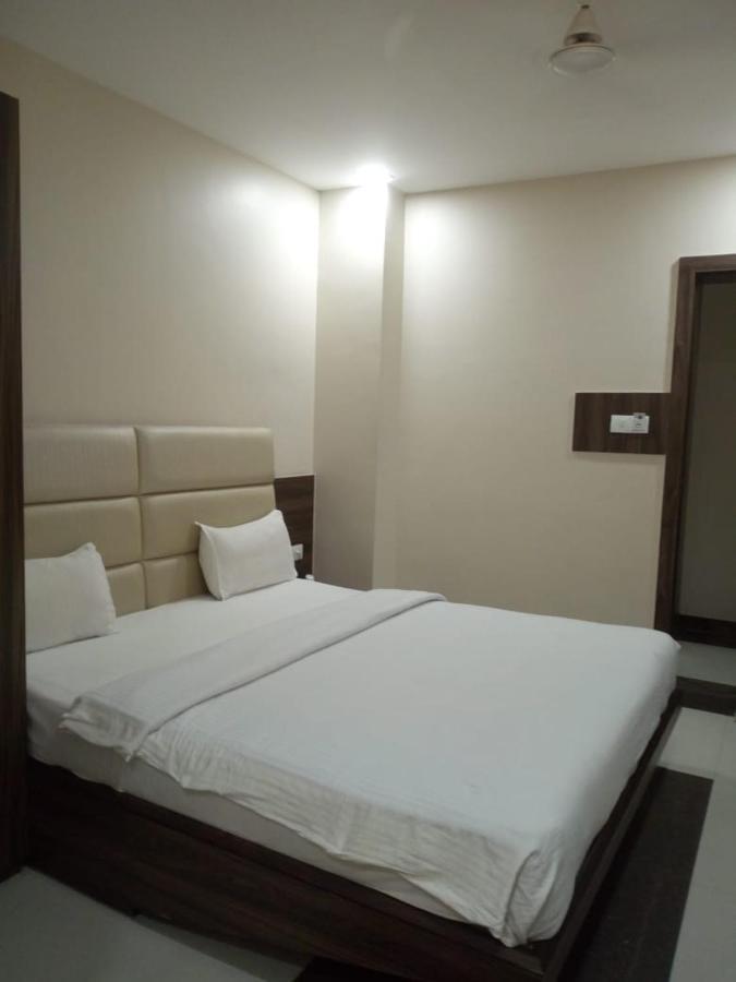 Mnr Resort Piparia Bagian luar foto