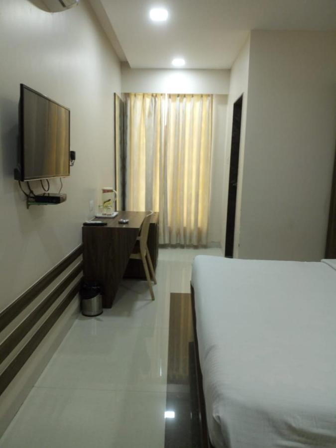 Mnr Resort Piparia Bagian luar foto