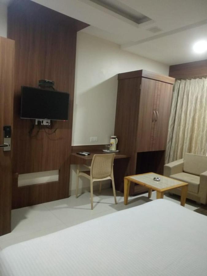 Mnr Resort Piparia Bagian luar foto